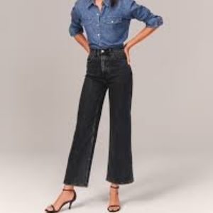 Abercrombie 'The Crop Wide Leg Ultra High Rise' jeans, sz 27/4, black faded wash